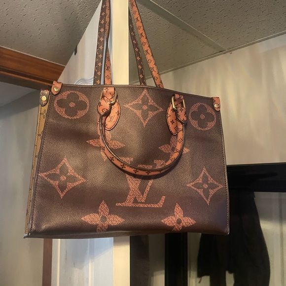 Purses - Picture 5 of 7